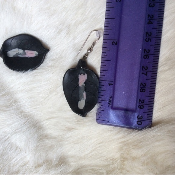 Cray Leaf Earring Black & Baby Pink - Picture 5 of 7